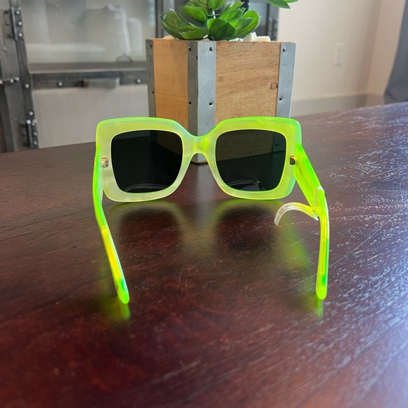 Gucci Neon Green Square Sunglasses GG Logo Oversized Designer Frames - Picture 3 of 4
